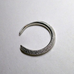 stone hoop pierce [△]