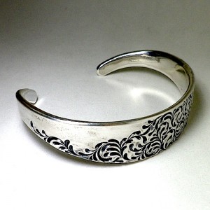 変形唐草彫りバングル2