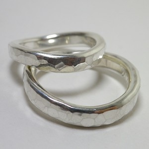 シルバー950鎚目ひねりリング3
